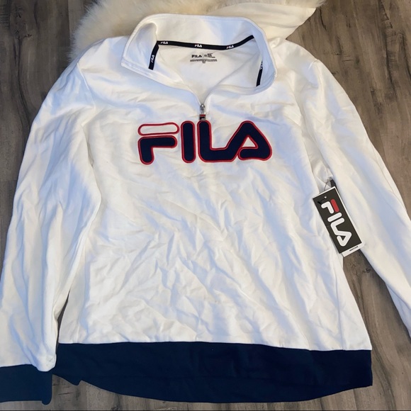 ❤️NWT FILA SWEATER❤️ - Picture 1 of 4